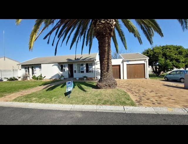 4 BEDROOM HOUSE FOR SALE IN VREDEKLOOF EAST